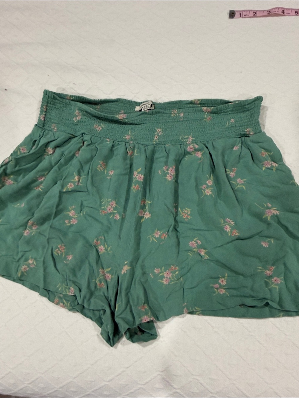 American Eagle Outfitters Green Floral Smocked High-Waist Shorts - L